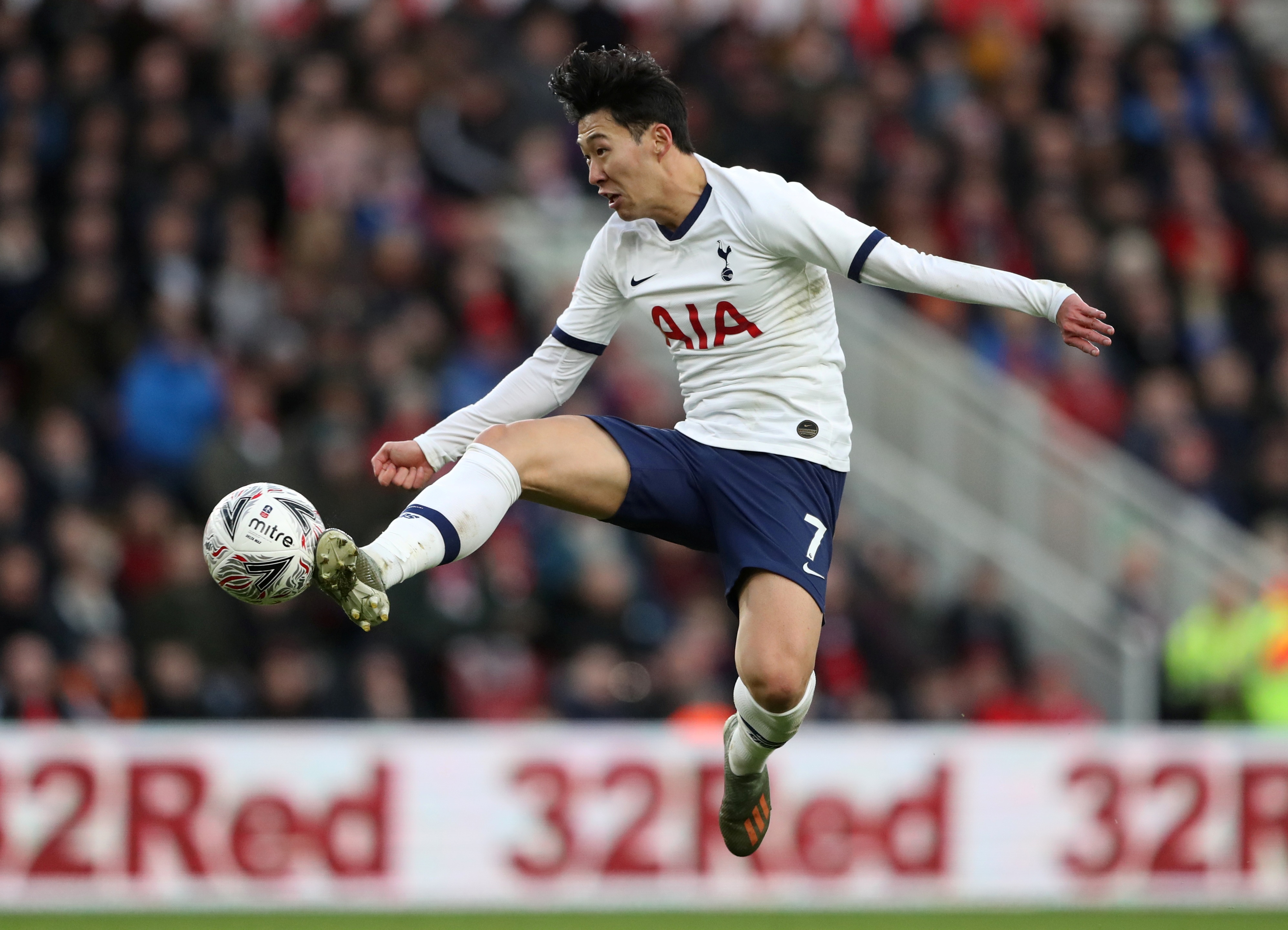 jiuyou网页登录-包含转会期广州队止住颓势：足总杯节点到来，悬念犹存，更衣室氛围转暖的词条