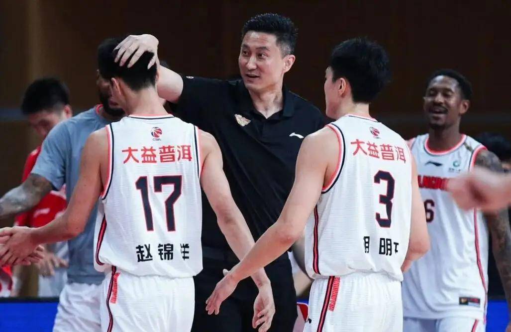 九游体育app官方下载-窗口期CBA季后赛传出新动向，山东男篮官宣签约，管理层表态——话题不断，球队文化再被提及的简单介绍